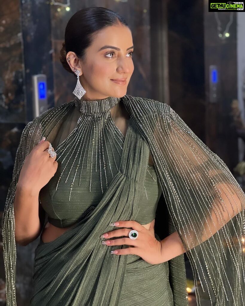 Akshara Singh Instagram - Diwali vibe in green 🪔🌸✨ . . . . Outfit @ramjisons_lajpat_nagar Stylist @fashion_stylist_7 Sajna by me 😁 #aksharasingh #diwali2023 ♥️