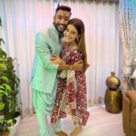 Akshara Singh Instagram - Happy Rakshabandhan ♥️ @singhakshara @vivekkeshari1 . . #rakshabandhan