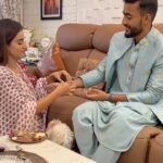 Akshara Singh Instagram - Wait for end / Share with your siblings 😅 @singhakshara @vivekkeshari1 . HAPPY RAKSHABANDHAN ❤️ . Outfit - @shahjadaethnic Styled by - @fashion_stylist_7 . #ViralBoy #ViveKKeshari #aksharasingh