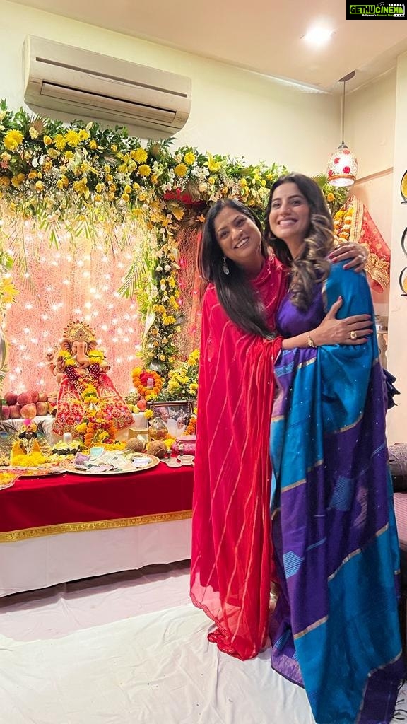 Akshara Singh Instagram - जन्मदिवस की ढेरों बधाई मेरी प्यारी @singhakshara रानी ईश्वर तुम्हें सदैव ख़ुशहाल और स्वस्थ रखे खूब कामयाब बनो और ऐसे ही खिलखिलाती-मुस्कुराती रहो लाडो 😘😘🎉🎉🎂🎂
