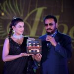 Akshara Singh Instagram – Glimpse of last night event 🫶🏻✨🔥♥️ Had a wonderful time with the sweethearts @aftabshivdasani @gulshangrover & @devanddiva team 🫶🏻

And a special thanks to the amazing person & organiser Manmeet ji and the whole Patna ki audience jinhone event ko dhamakedar bana diya ♥️🤗

#aksharasingh #patnakapyar #dev&diva