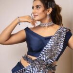 Akshara Singh Instagram – 1 or 2 ?????
.
.
.
.
.
❤️❤️❤️
📸 @sauravanuraj 
👗 @satyamdesignerstudio,
 @fashion_stylist_7
💎 @jewelkartfashion
💄@sonugupta9588 
👩‍🦳 @kanizfatima_hairstylist1