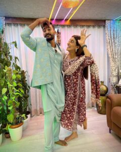 Akshara Singh Instagram - Happy Rakshabandhan ♥️ @singhakshara @vivekkeshari1 
.
.
#rakshabandhan