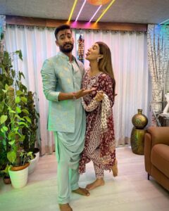 Akshara Singh Instagram - Happy Rakshabandhan ♥️ @singhakshara @vivekkeshari1 
.
.
#rakshabandhan