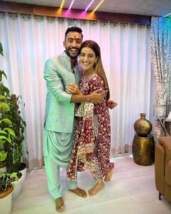 Akshara Singh Instagram - Happy Rakshabandhan ♥️ @singhakshara @vivekkeshari1 
.
.
#rakshabandhan