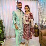 Akshara Singh Instagram - Happy Rakshabandhan ♥️ @singhakshara @vivekkeshari1 . . #rakshabandhan