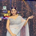 Akshara Singh Instagram – Caption ✨🫶🏻🌸👌

🥻@chaashni.couture 
💆‍♀️ @kanizfatima_hairstylist 
💄 @kanhaiyamakeup 
@fashion_stylist_7 
#comingsoon #aksharasingh