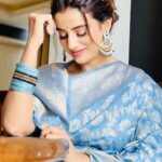 Akshara Singh Instagram - माना की सादग़ी का दौर नहीं मगर सादग़ी से अच्छा कुछ और नहीं :) . . . . . . 💄 @sonugupta9588 💆‍♀️ @kanizfatima_hairstylist #aksharasingh
