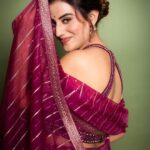 Akshara Singh Instagram - Traditional look that will never go out of fashion 🫶🏻😘 What do you say?? . . . . . . . . . 📸 @photowale.studio 🥻 @mavyfashions @fashion_stylist_7 💆‍♀️ @kanizfatima_hairstylist 💄 @sonugupta9588 #aksharasingh