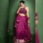 Akshara Singh Instagram - Be the twinkle of the night with your lehenga 🫶🏻✨🌼 . . . . . . . 🥻 @mavyfashions @fashion_stylist_7 💄 @sonugupta9588 💆‍♀️ @kanizfatima_hairstylist 📸 @photowale.studio #aksharasingh