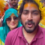 Akshara Singh Instagram - बचपन में मुंडन कराने मम्मी पापा लेके आये थे उस समय कभी सोचे भी नहीं थे की बाबा एक कलाकार बना के बुला लेंगे 🙏🤗 बहुत अच्छा लगा दर्शन करके #बोलबम आज महादेव की कृपा से उनकी नगरी देवघर में एक बार फिर परफॉर्म करने जारही हूँ अपना आशिर्वाद दीजियेगा 🤗🫶🏻 #aksharasingh