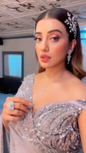 Akshara Singh Instagram - I’m I right mere chaheton???
.
.
.
.
.
#aksharasingh