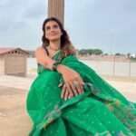 Akshara Singh Instagram - Zamaane ke dikhawe me khud ko khota jaraha insaan………… . . . . Kya apko bhi lagta hai ??? Yes or No #aksharasingh