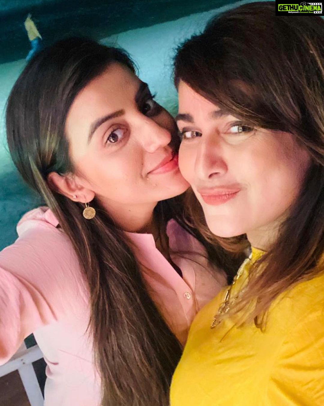 Akshara Singh Instagram - Happiest birthday akkiđ„°â€ïžđ đ„° May god bless u with the best, as u deserve all the love! Miss the masti thoughđ„° letâs meet soon! God bless u babyđ„°â€ïžđ love uuuuuuuđŠ akki!!!! #birthdaygirl #burthdaygirl #birthday #aksharasingh #akki #pakkhi #pakkhihegde #pakhi #bffs #friends #bond #love #pure #family