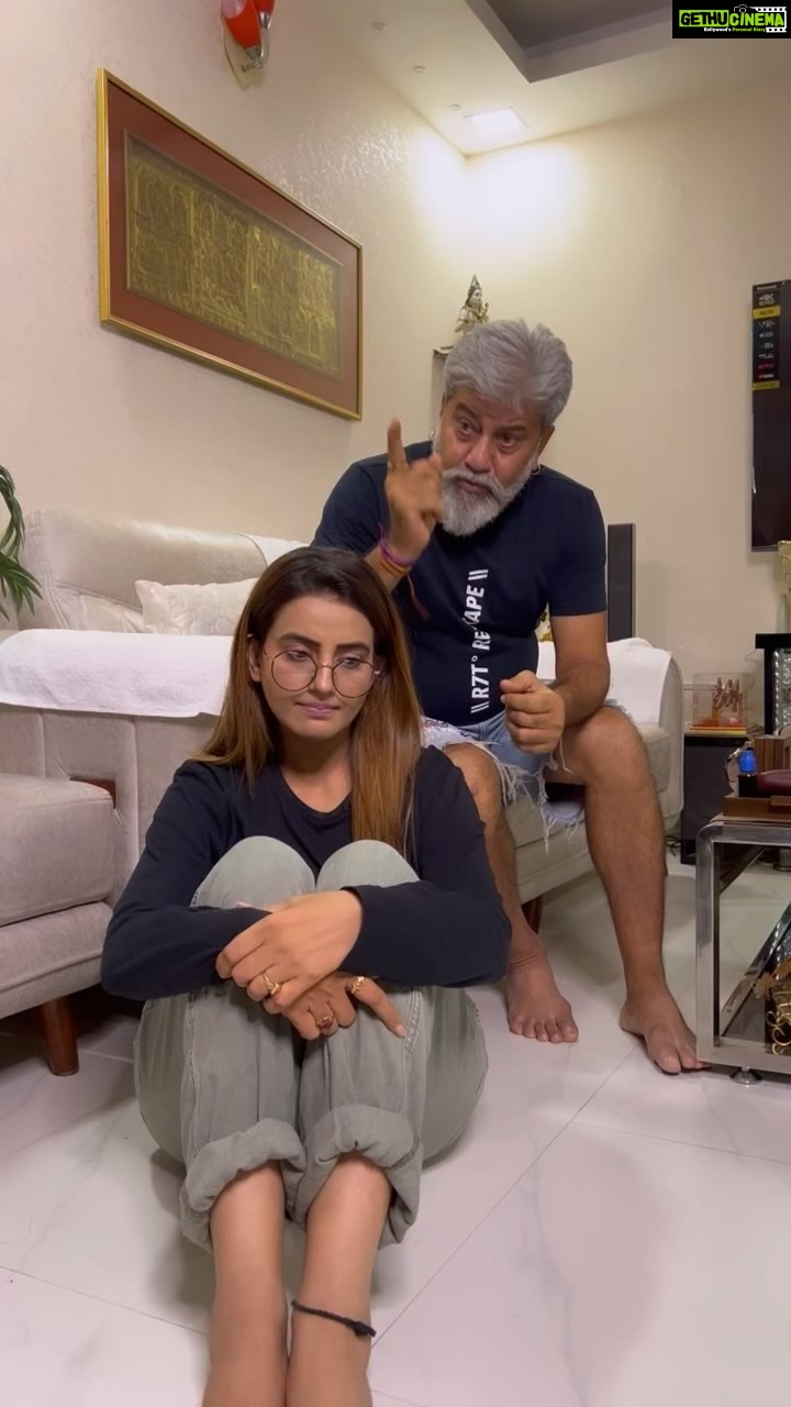 Akshara Singh Instagram - Ab pata chala aaplog ki #fatherndaughterduo reels Itne late Kyu aate hain ??? Itna maar hi dete hain ki recover hone me Mujhe time lag jata hai π #aksharasingh #fatherndaughterduo #papa #beti #reelitfeelit #happiness #fun