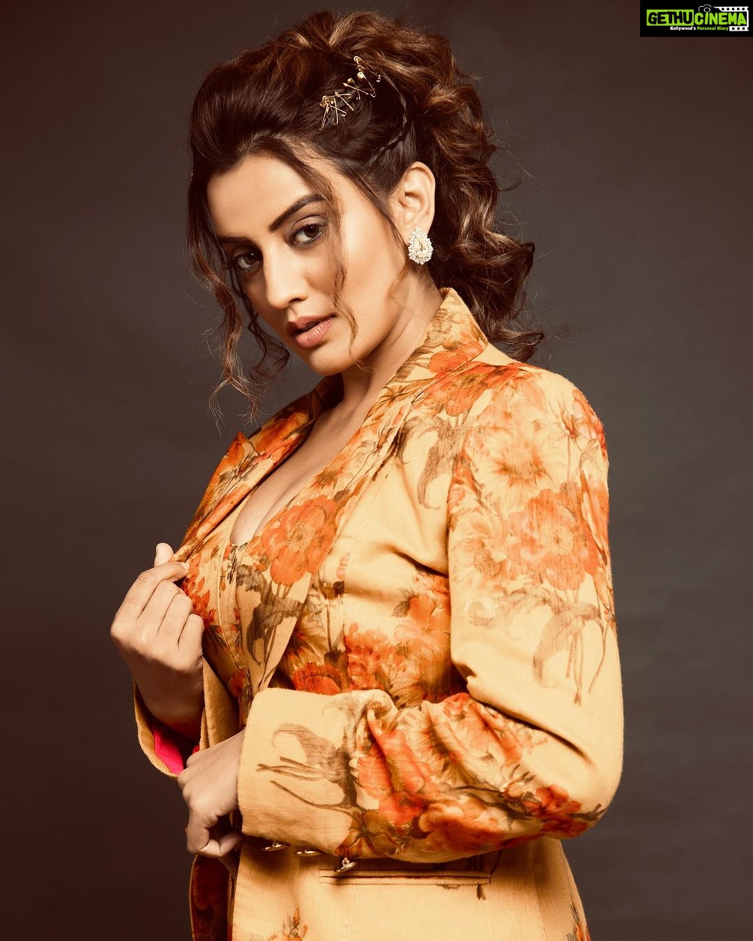 Akshara Singh Instagram - A vibe called BLESSED 😇✨ . . . . . . . . . #aksharasingh #lfl #spreadkindness #powerofpositivity