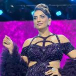 Akshara Singh Instagram – Go glamour ✨💜
.
.
.
.
.
Outfit @thread_andtrends 
@fashion_stylist_7 
Hair @kanizfatima_hairstylist 
Makeup 💄 @kanhaiyamakeup