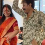 Akshara Singh Instagram – Happy marriage anniversary to the coolest parents that inspire me everyday🤗🙌🏻wishing you more memories to make ,more joy to look forward to ♥️ mahadev ji aap dono ko hamesha swasth aur Aise hi khushiyon se bhara rakhen 🙏😘

Love you mumma papa 😘

@indrajit4895 @nilimasingh1506 ♥️ #bestcoupleever 
Bytheway ye mera sabse favourite video hai ♥️