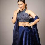 Akshara Singh Instagram - A certain darkness is needed to see the stars ✨🧿 . . . . 📸 @sauravanuraj 👗 @ramjisons_lajpat_nagar @fashion_stylist_7 💄 @wasimmakeupartist 💆‍♀️ @kanizfatima_hairstylist