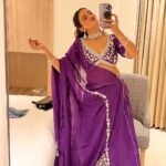 Akshara Singh Instagram – Mirror selfie is important at times 🫶🏻😘📷🌸✨

Love yourself ♥️

@anushkajain_designs 
@fashion_stylist_7 

#aksharasingh