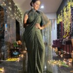Akshara Singh Instagram – Diwali vibe in green 🪔🌸✨
.
.
.
.
Outfit @ramjisons_lajpat_nagar 
Stylist @fashion_stylist_7 
Sajna by me 😁

#aksharasingh #diwali2023 ♥️