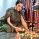 Akshara Singh Instagram – Hamari diwali 🪔♥️🌸✨
.
.
.
.
Missing mumma bhai 🫶🏻

#happydiwali #aksharasingh #spreadhappiness