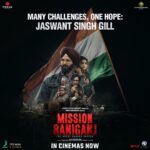 Akshay Kumar Instagram - Ek Hero aur uska jazba jo auron ke liye ummeed bana! Book Tickets Now: Link In Bio. Watch the story of Bharat’s true hero with #MissionRaniganj IN CINEMAS NOW. #MissionRaniganjInCinemasNow @vashubhagnani @parineetichopra @tinudesaiofficial @jackkybhagnani @deepshikhadeshmukh @ajay_kapoor_ @pooja_ent @jjustmusicofficial