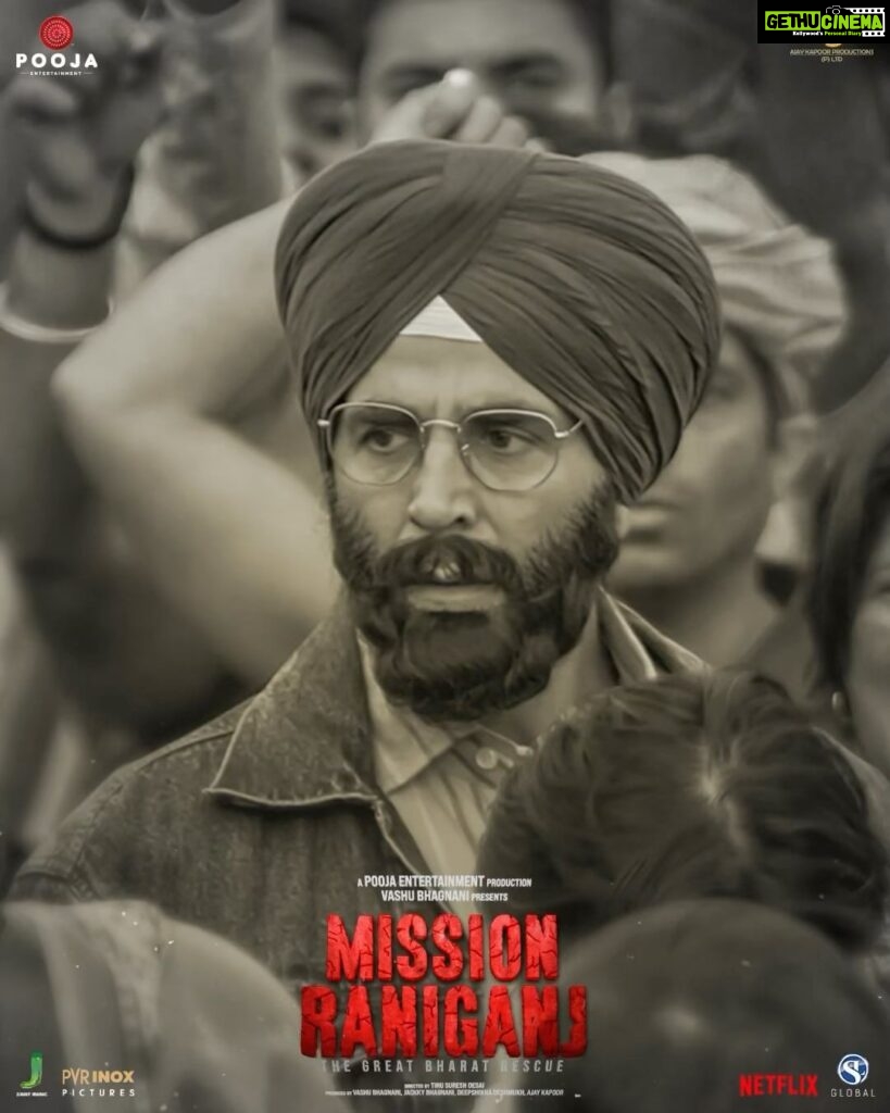 Akshay Kumar Instagram - 1 Man. 1 Plan. 1 Mission. And only 1 Day To Go! #MissionRaniganjTomorrow 🙌 Advance Booking Open Now: Link In Bio. BOOK TICKETS NOW. Watch the story of Bharat’s true hero with #MissionRaniganj in cinemas tomorrow! @vashubhagnani @parineetichopra @tinudesaiofficial @jackkybhagnani @deepshikhadeshmukh @ajay_kapoor_ @pooja_ent @jjustmusicofficial