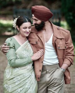 Akshay Kumar Instagram - There's nothing more #Keemti than love ❤️ @parineetichopra , here's a gift for your special day, coming tomorrow! Watch the story of Bharat’s true hero with #MissionRaniganj in cinemas on 6th October. @vashubhagnani @tinudesaiofficial @jackkybhagnani @deepshikhadeshmukh @ajay_kapoor_ @pooja_ent @jjustmusicofficial @vishalmishraofficial @mekaushalkishore