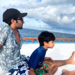 Akshay Oberoi Instagram - Just me & Avyaan looking at how fast this vacation passed by 🌊 Thank you @quick_tourandtravels & @chowdhary_hamza for organizing this one! #AkshaysTravelDiaries #Maldives #Vacation