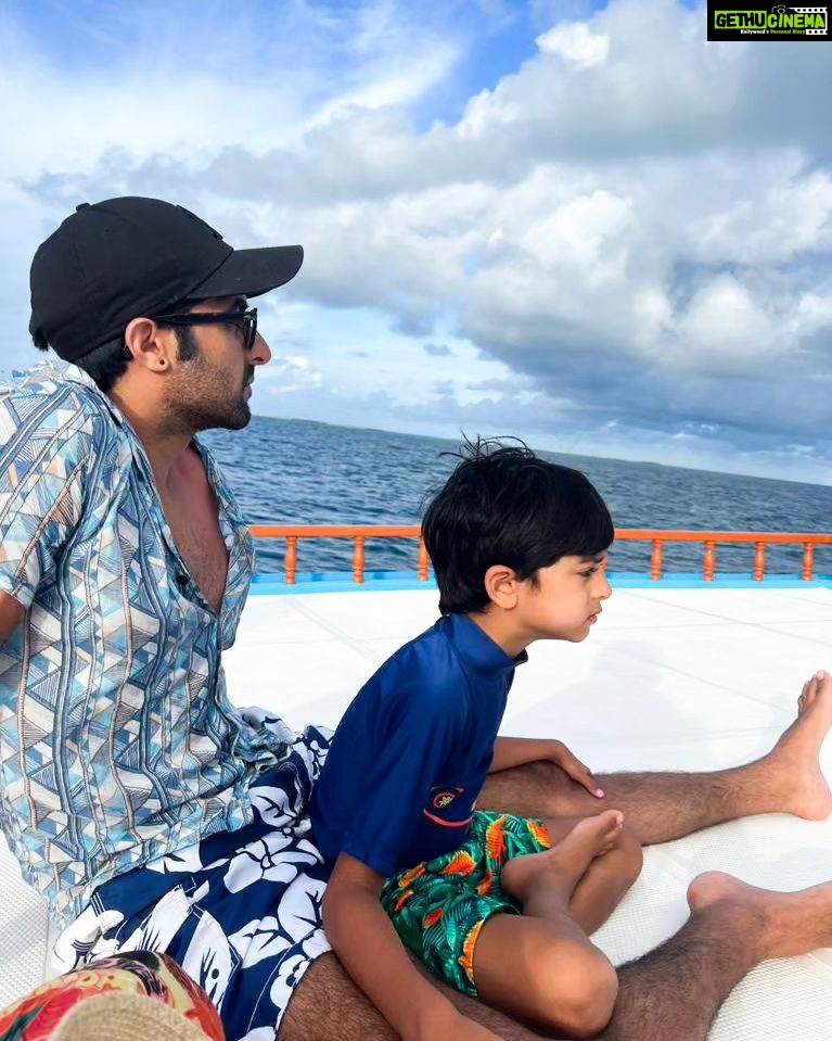 Akshay Oberoi Instagram - Just me & Avyaan looking at how fast this vacation passed by 🌊 Thank you @quick_tourandtravels & @chowdhary_hamza for organizing this one! #AkshaysTravelDiaries #Maldives #Vacation