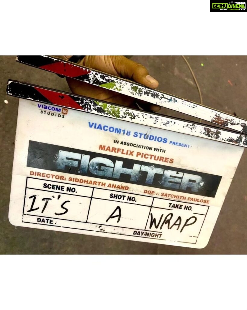 Akshay Oberoi Instagram - Wrapped up an incredible journey called #FIGHTER. Loads of love & gratitude to @s1danand & @mamtaanand10_10 for making me a part of this special film! Get ready for some high-flying action in January! 🚀 #FighterOn25thJan @hrithikroshan @DeepikaPadukone @anilskapoor #KevinVaz @ajit_andhare @ramonchibb @ankupande @vishaldadlani @shekharravjiani @iamksgofficial @tseries.official @viacom18studios @marflix_pictures 📸: @suraj_storyteller