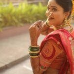 Akshaya Deodhar Instagram - 🌙✨ . Thank you @nishfash_design_studio for designing such a beautiful blouse for this look.❤️ . Saree: @saudamini_handloom Saree draping: @anaghakumbhr Blouse: @nishfash_design_studio Jutti: @chaljutti.official @amru_tak Hair: @komalpashankar_makeupartist Makeup: @madhurikhese_makeupartist Styling: @anaghaghaisas Jewellery: @ssnagarkarjewellers_official @prasad.nagarkar Photos by @girish_katkar_photography Wedding decor & management @a3eventsandmedia Wedding planner @bhagatamol Location- @siddhigardensandbanquets Managed by @wechitramedia @n.i.d.s_ . #अहा #AkshayaHardeek #AkshayaDeodhar #HardeekJoshi #AHa