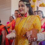 Akshaya Deodhar Instagram - Always wanted a Simple & Sweet Look for the Muhurt.💛 . Beautiful Saree: @saudamini_handloom Saree draping: @anaghakumbhr Floral Mundavlya & Varmala by @swatiwaghcreation Hair: @komalpashankar_makeupartist Makeup: @madhurikhese_makeupartist Wedding decor & management @a3eventsandmedia Wedding planner @bhagatamol Location- @siddhigardensandbanquets Pictures by @girish_katkar_photography Managed by @wechitramedia @n.i.d.s_ @amolghodake_ . #AkshayaHardeek #AkshayaDeodhar #HardeekJoshi #AHa