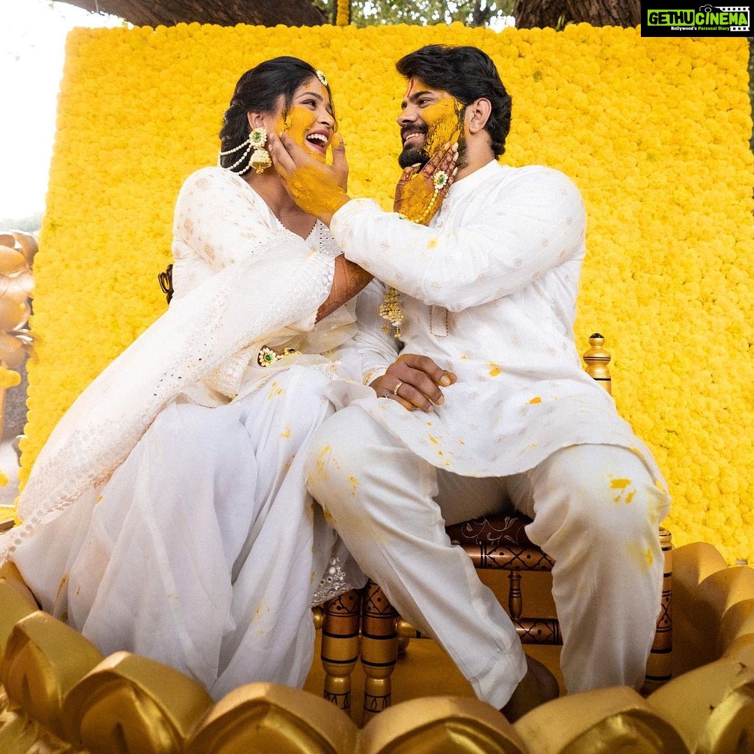Akshaya Deodhar Instagram - Designing and styling appear similar but are very different things. So for our Mehendi, Haldi & Sangeet, we wanted something different & decent. Not only the outfits but the overall look as well. So Thanks to @stylist.chaitalikulkarni for coming up with some fabulous ideas. Loved them. & thanks @labelsonalesawant yet again who made it absolutely lovely!❤️ . All 3 looks styled by @stylist.chaitalikulkarni Akshaya’s & Hardeek’s Beautiful outfits by @labelsonalesawant Pictures by @sevenvowstories Floral Jewellery by @swatiwaghcreation Akshaya’s Mehendi & Sangeet Jewellery by @chandrakalm_jewellery Akshaya’s Makeup by @madhurikhese_makeupartist Akshaya’s Hair by @komalpashankar_makeupartist Hardeek’s Hair & Makeup- @makeovers_by_rahul Wedding decor & management @a3eventsandmedia Wedding planner @bhagatamol Location- @siddhigardensandbanquets Managed by @wechitramedia @n.i.d.s_ @amolghodake_ . #AHa #AkshayaDeodhar #HardeekJoshi #AkshayaHardeek