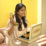 Akshaya Deodhar Instagram - I have been sharing my Wedding Journey with you all & it has to have @chaljutti.official in it.❤️ I was in search of a perfect footwear for my special day. I was not sure of exactly what I wanted but I was sure I wanted something curated for me. @amru_tak came to the rescue! She asked if she could customise a Jutti for me & there was no chance of denial. Just Look what she has created. A Customised Jutti by @chaljutti.official for me❤️✨ & trust me, its the most comfortable & pretty Jutti I’ve ever worn. Thank you so much @chaljutti.official & @amru_tak for this. Its just too close to my heart.🤗 . #AkshayaDeodhar #AHa #अहा #Wedding #AkshayaHardeek #PrimeReels