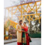 Akshaya Deodhar Instagram - लग्न पुण्यात करायचं जेव्हा ठरलं तेव्हा पहिला विचार हा आला की आम्हा दोघांच्याही इतक्या मोठ्या families मावतील असच ठिकाण हवं. मग थोडं indoor पण हवं आणि थोडं outdoor पण हवं, आणि मग धावपळ सुरु झाली! काही ठिकाणं पाहिली पण आवडली नाही. मग आमचा Wedding Planner @bhagatamol ने @siddhigardensandbanquets चं नाव सुचवलं. आणि अगदी हवं तसं ठिकाण आम्हाला सापडलं..! Banquets & Gardens सोबतच उत्तम rooms ही असल्याने काहीही अडथळा न येता आम्ही दोन दिवस आमच्या family व friends सोबत धम्माल केली. So Thank You So Much @multispiceveg for excellent food & @siddhigardensandbanquets for Superb Venue & Service.🤗 . Akshaya’s Saree: @saudamini_handloom Akshaya’s Saree draping: @anaghakumbhr Blouse: @nishfash_design_studio Akshaya’s Jutti: @chaljutti.official @amru_tak Akshaya’s Hair: @komalpashankar_makeupartist Akshaya’s Makeup: @madhurikhese_makeupartist Hardeek’s Outfit: @saudamini_handloom Hardeek’s Hair & Makeup- @makeovers_by_rahul Akshaya’s & Hardeek’s Styling: @anaghaghaisas Jewellery: @ssnagarkarjewellers_official @prasad.nagarkar Photos by @girish_katkar_photography Wedding decore & management @a3eventsandmedia Wedding planner @bhagatamol Location- @siddhigardensandbanquets Managed by @wechitramedia @n.i.d.s_ @amolghodake_ . #AkshayaHardeek #AkshayaDeodhar #HardeekJoshi #AHa