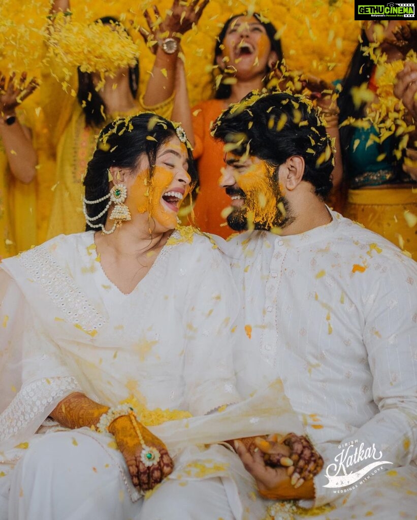 Akshaya Deodhar Instagram - हळद लागली. 💛 . Beautiful Pictures by Team @girish_katkar_photography Akshaya’s & Hardeek’s Beautiful outfits by @labelsonalesawant Styled by @stylist.chaitalikulkarni Floral Jewellery by @swatiwaghcreation Akshaya’s Makeup by @madhurikhese_makeupartist Akshaya’s Hair by @komalpashankar_makeupartist Hardeek’s Hair & Makeup- @makeovers_by_rahul Wedding decor & management @a3eventsandmedia Wedding planner @bhagatamol Location- @siddhigardensandbanquets Managed by @wechitramedia @n.i.d.s_ @amolghodake_ . #AHa #AkshayaDeodhar #HardeekJoshi #AkshayaHardeek