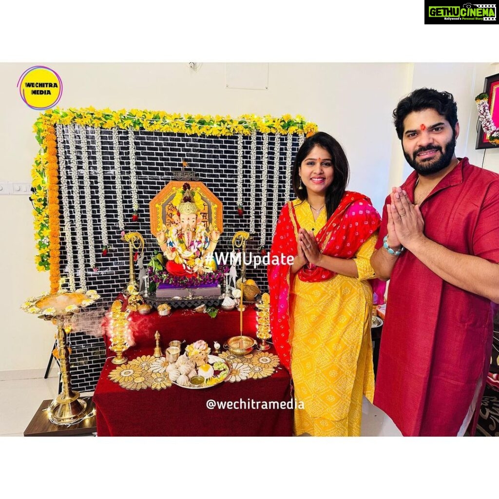 Akshaya Deodhar Instagram - Akshaya Deodhar & Hardeek Joshi celebrate their First Ganesh Chaturthi together in the most simple yet beautiful way!❤️ @akshayaddr @hardeek_joshi #WMUpdate #Exclusive #GanpatiBappaMoraya #AkshayaDeodhar #HardeekJoshi