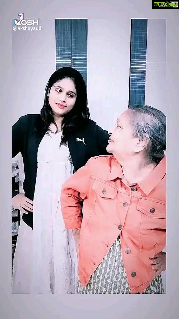 Akshaya Deodhar Instagram - A dance partner like her 😍🙌 . . . . #joshcreator #joshapp #joshmarathi💪 #marathicomedy #marathimemes #dialogues #bestoftheday #marathicreator #beauty #marathibeauty #trendingreels #explorepage