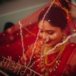 Akshaya Deodhar Instagram - ✨॥ सदा सौभाग्यवती भवः ॥✨ . In love with this beautiful trail by @shobha_designer_24 🥰 Akshaya’s Saree: @saudamini_handloom Akshaya’s Saree draping: @anaghakumbhr Blouse: @nishfash_design_studio Akshaya’s Hair: @komalpashankar_makeupartist Akshaya’s Makeup: @madhurikhese_makeupartist Akshaya’s Styling: @anaghaghaisas Jewellery: @ssnagarkarjewellers_official @prasad.nagarkar Photos by @girish_katkar_photography Wedding decore & management @a3eventsandmedia Wedding planner @bhagatamol Location- @siddhigardensandbanquets Managed by @wechitramedia @n.i.d.s_ @amolghodake_ . #AkshayaHardeek #AkshayaDeodhar #Wedding #AHa