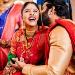 Akshaya Deodhar Instagram - Moments that matter the most!🥰 . Beautiful moments captured by @sevenvowstories ✨ Akshaya’s Saree: @saudamini_handloom Akshaya’s Saree draping: @anaghakumbhr Blouse: @nishfash_design_studio Akshaya’s Jutti: @chaljutti.official @amru_tak Akshaya’s Hair: @komalpashankar_makeupartist Akshaya’s Makeup: @madhurikhese_makeupartist Hardeek’s Outfit: @saudamini_handloom Hardeek’s Hair & Makeup- @makeovers_by_rahul Akshaya’s & Hardeek’s Styling: @anaghaghaisas Jewellery: @ssnagarkarjewellers_official @prasad.nagarkar Wedding decore & management @a3eventsandmedia Wedding planner @bhagatamol Location- @siddhigardensandbanquets Managed by @wechitramedia @n.i.d.s_ @amolghodake_ .