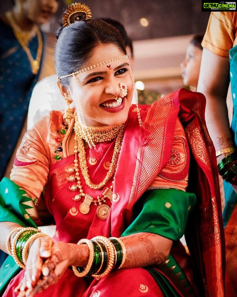 Akshaya Deodhar Instagram - Moments that matter the most!🥰 . Beautiful moments captured by @sevenvowstories ✨ Akshaya’s Saree: @saudamini_handloom Akshaya’s Saree draping: @anaghakumbhr Blouse: @nishfash_design_studio Akshaya’s Jutti: @chaljutti.official @amru_tak Akshaya’s Hair: @komalpashankar_makeupartist Akshaya’s Makeup: @madhurikhese_makeupartist Hardeek’s Outfit: @saudamini_handloom Hardeek’s Hair & Makeup- @makeovers_by_rahul Akshaya’s & Hardeek’s Styling: @anaghaghaisas Jewellery: @ssnagarkarjewellers_official @prasad.nagarkar Wedding decore & management @a3eventsandmedia Wedding planner @bhagatamol Location- @siddhigardensandbanquets Managed by @wechitramedia @n.i.d.s_ @amolghodake_ .