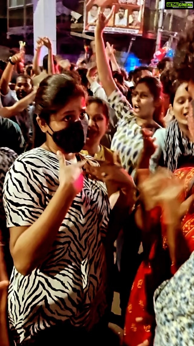Akshaya Deodhar Instagram - The Cricket Anthem for T20 World Cup is out now and its so cool..!🥳🇮🇳 . . . . #AkshayaDeodhar #JeetegaIndia #T20WorldCup #1MinMusic #PrimeReels