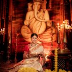 Akshaya Deodhar Instagram - आस लागली तुझ्या दर्शनाची तुला डोळे भरून पाहण्याची कधी उजाडेल ती सोनेरी पहाट गणराया तुझ्या आगमनाची…. . Celebrity - @akshayaddr Location @kalasystudios , @amru_tak Photography @niraj_sarda Decor @the_lounge_productions Artistic Backdrop @artsynovabydamini Makeup @madhurikhese_makeupartist Hair - @komalpashankar_makeupartist Jewellery- @grand_rental_boutique Outfit @saudamini_handloom Blouse - @nishfash_design_studio . . . #ganpati #candid #ganpati2022 #conceptshoot #Smile #ganpatidecoration #puneclickarts #akshayadeodhar #photographersofinstagram #ourmaharashtra #pune_ig #maharashtra_ig #maratha #streetsofmaharashtra #instamarathilover #maharashtra_clickers #insta_maharashtra #incredibleindia #dholtasha #indiapictures #dhol_tasha_lover_ #insta_maharashtra #maharashtra_clickers #marathiactress #maharashtrian_treasures #we_maharashtrian #_indiasb #INDIA_CLICKS #punephotographylovers #tarri_master #NRJ_Photography 📸 @archives.of.pune @pune_ig @puneclickarts @punetimes @bappamajhaofficial @bappamajapune30 @dhol_tasha_lover_ @tarri_master @maharashtramaza100 @maharashtra_ig @maharashtra_desha @being_maharashtrian @beingmaratha_official @onlymaratha96 @marathi_style_of_maharashtra @jay_jay_maharashtra_maza @chatrapati_shivajimaharaj @_marathi_dhol_tashe_ 007maratha @maharashtra_click @rajmudradholtashapathak @maharashtra_click @royalmarathi @dholtashalover @maharashtratil_dhol_tashe @dholtasha_premi Kalasy Studios