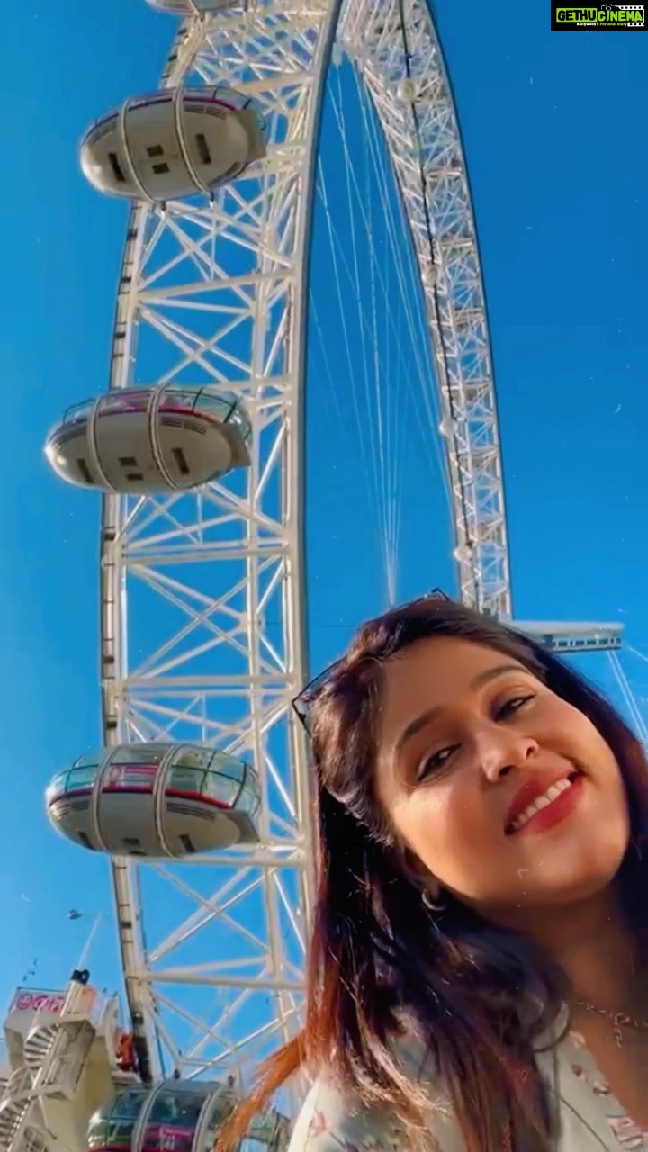 Akshaya Deodhar Instagram - A Day In London… 🤸🏻♀️🎡⛲️♥️ . . . . . . #PrimeReels #London #AkshayaDeodhar