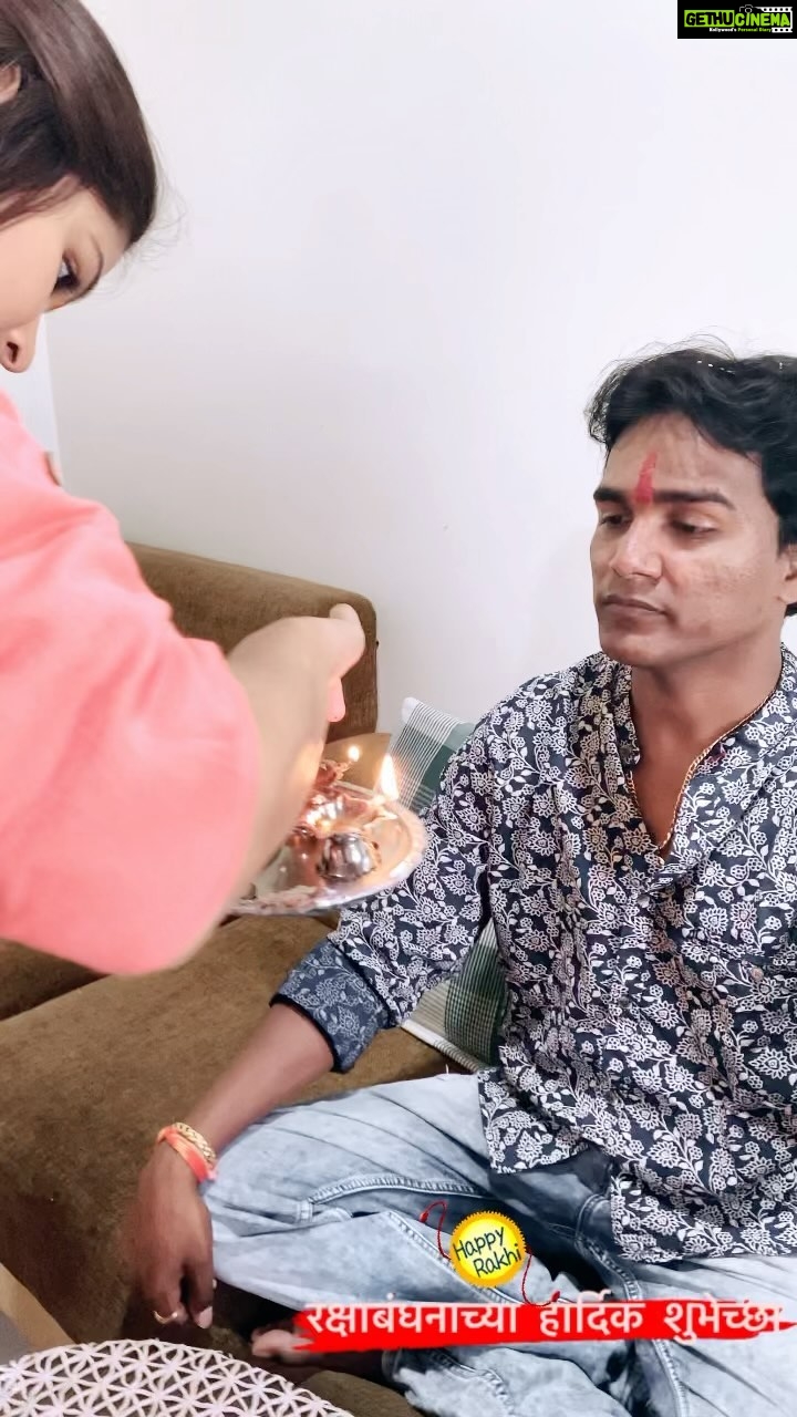 Akshaya Deodhar Instagram - Cool❤️😍 रक्षाबंधनाच्या हार्दिक हार्दिक शुभेच्छा 🤝🌈❤️🎊🎉🍫🪄💫💖⭐ 💫 💫 💫 💫 @akshayaddr ❤️💖 @amolnaik.cool 🌈💫 Rakhi With Charuta’s Rakhi collection @charutakop8787 #rakshabandhan #bahinbhau #brothersisterlove #aa #anjalibarkat #amolakshaya #cool #love #rakhi #instagram #instagood #positivevibes #bestsister