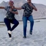 Akshaya Deodhar Instagram - We know we’re crazy… but we like to prove it every time!😂 @muktalele . . . . Follow me on @josh.marathi @officialjoshapp for more exclusive videos. . . #AkshayaDeodhar #Josh #joshappofficial #JoshApp #JoshMarathi