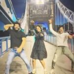 Akshaya Deodhar Instagram - Fun with boys!🥳 @hardeek_joshi @nitish__chavan . . . Follow me on @josh.marathi @officialjoshapp for more exclusive videos. . . #AkshayaDeodhar #Josh #joshappofficial #JoshApp #JoshMarathi
