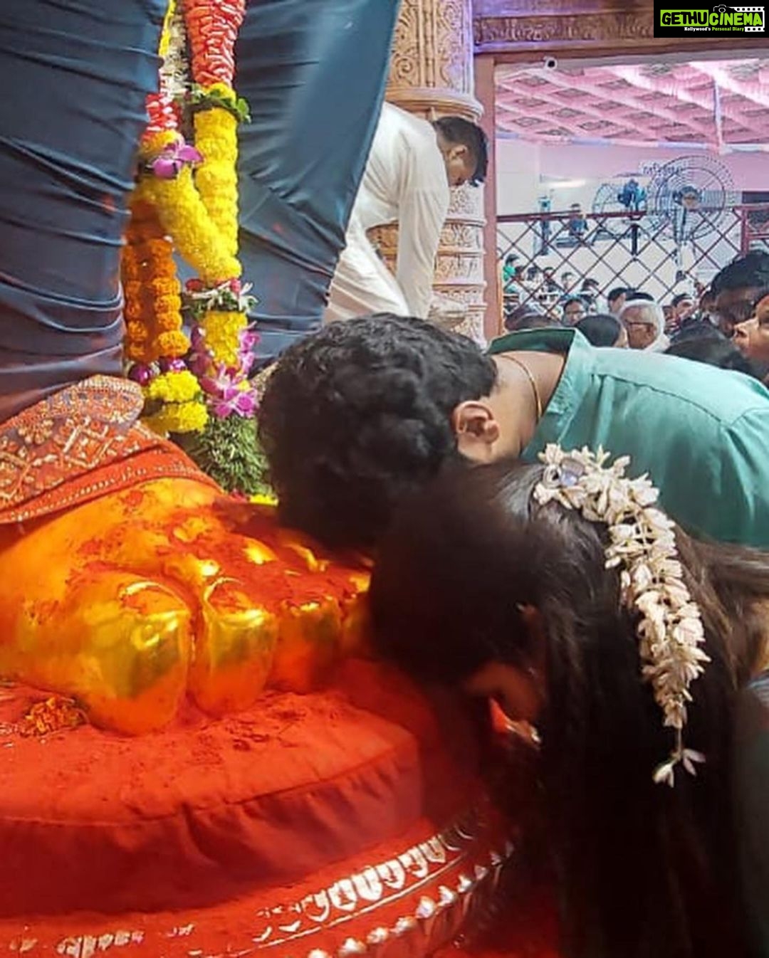 Akshaya Deodhar Instagram - गणपती चालले गावाला... चैन पडेना आम्हाला. बोला गणपती बाप्पा मोरया.. पुढच्या वर्षी लवकर या !! . . #festival #positivity #positivevibes #ganesha #lord #sanskar #sanskrit #parampara #bappa #bappamorya #blessed #blessings